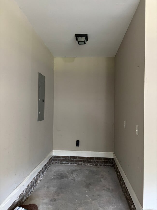 Building Photo - 531 Waterlily Dr