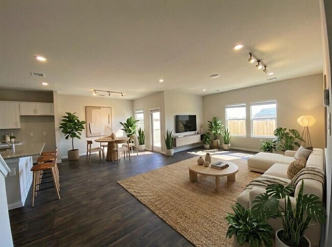 Building Photo - 154 Solitude Dr