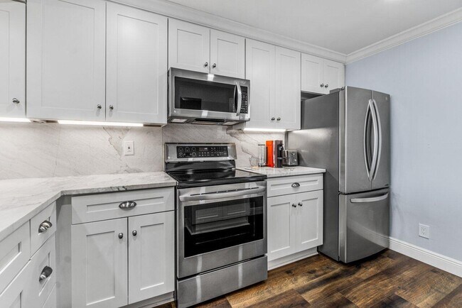 Building Photo - 14 Royal Palm Way