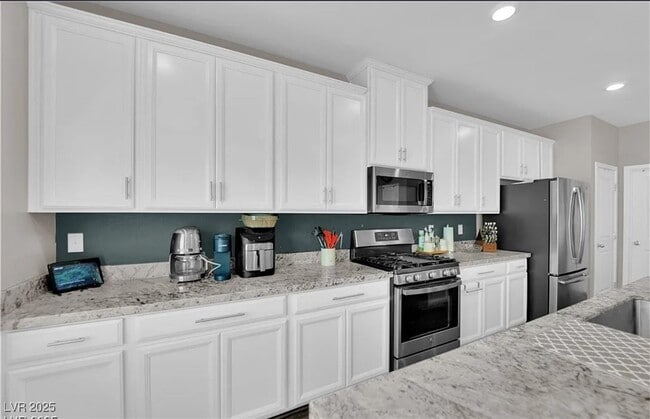 Building Photo - 2205 Ozzy Ave