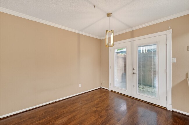 Building Photo - 10615 Briar Forest Dr