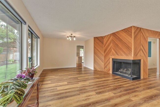 Building Photo - Single Level Ranch Style Home in Singing Woods!