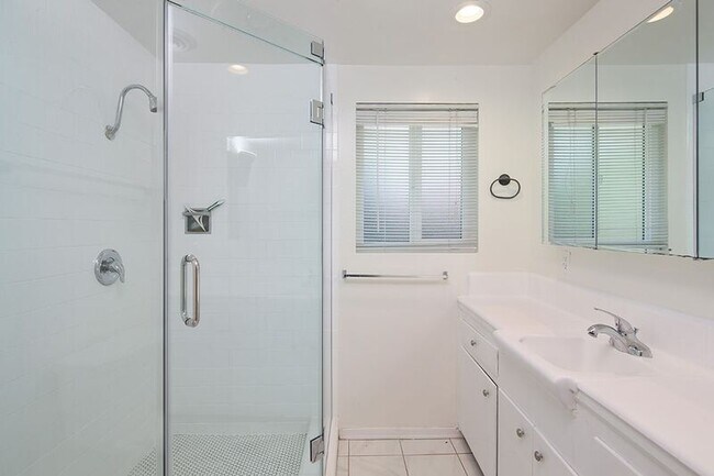 Building Photo - 279 Starlight Crest Dr