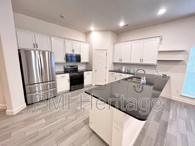 Building Photo - 6002 NW Meade St