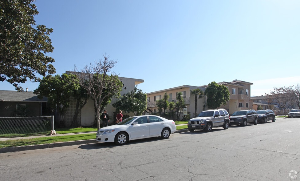 Building - 244 W Tujunga Ave