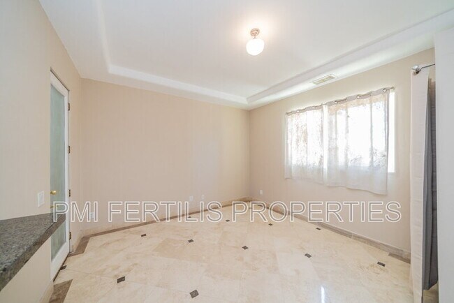 Building Photo - 17425 Cyrus Ln