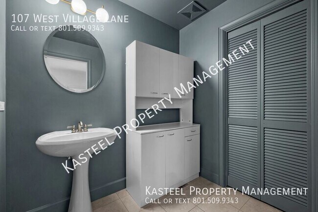 Building Photo - 107 W Village Ln