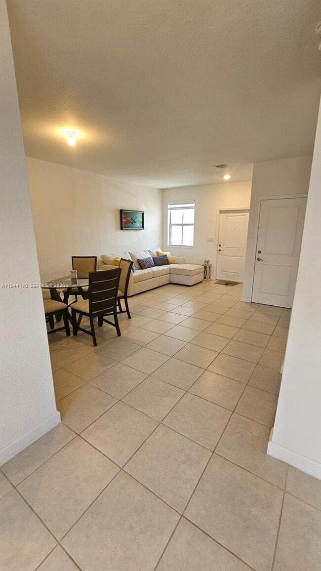 Building Photo - 1146 SE 26th Ter