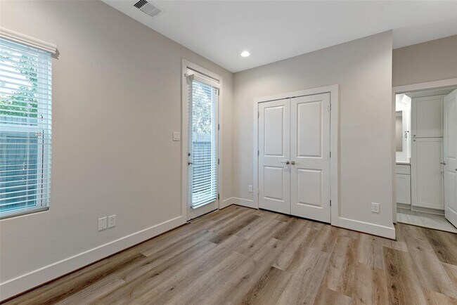 Building Photo - 4814 Brinkman St