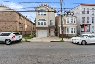 Building Photo - 110 16th Ave