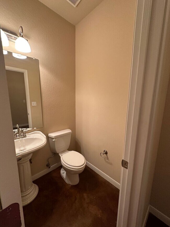 Building Photo - 1418 S 10th St