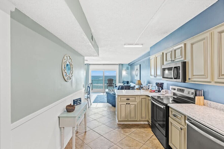 Building Photo - 8743 Thomas Dr