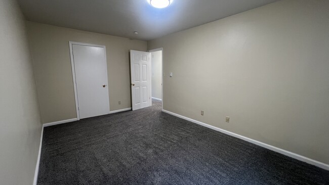 Main Bedroom - 9301 Fishermans Rd