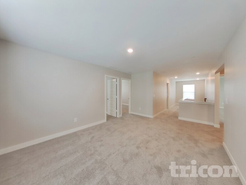 Building Photo - 1303 Eton Wy