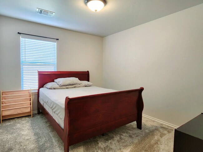 Building Photo - 18600 Luna Dr