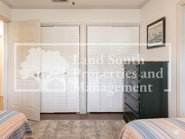 Building Photo - 327 Easton Dr