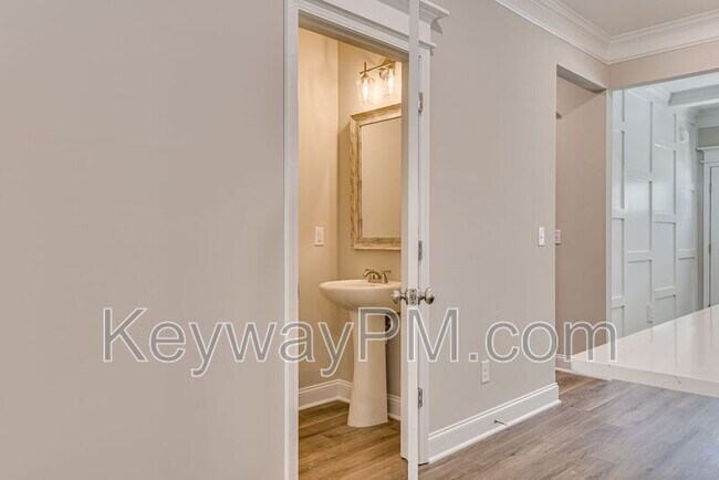 Building Photo - 8047 Kinsale Ave SE