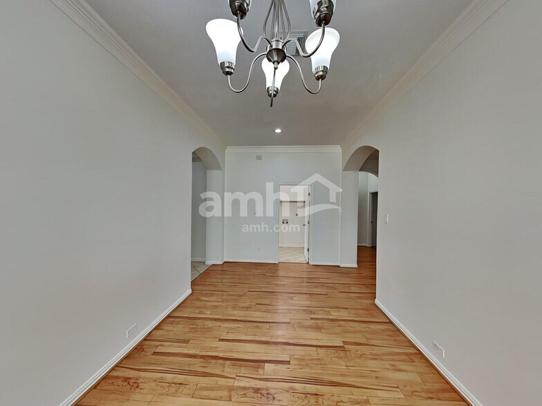 Building Photo - 30919 Blue Ridge Park Ln