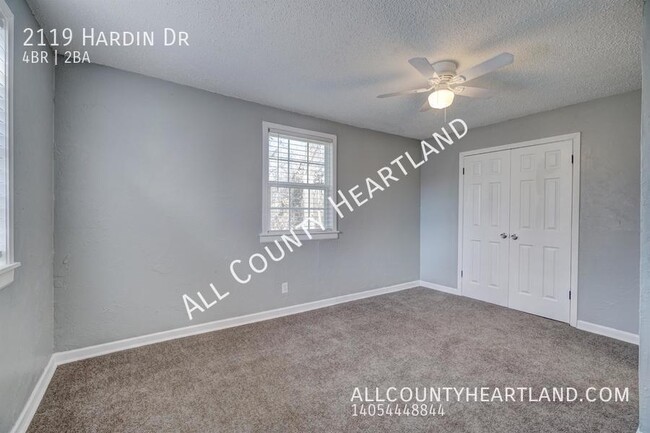 Building Photo - 2119 Hardin Dr