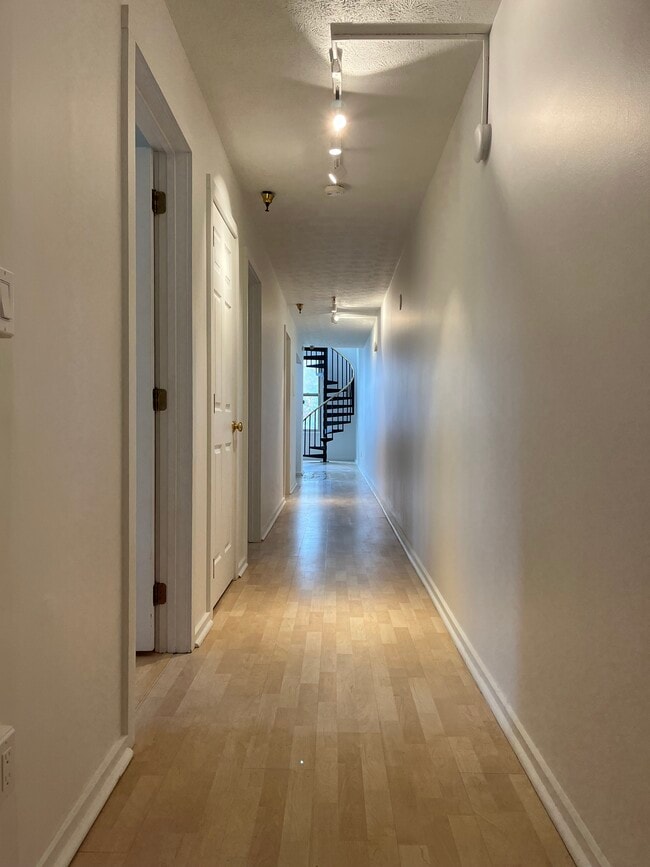 Building Photo - 216 Lake St