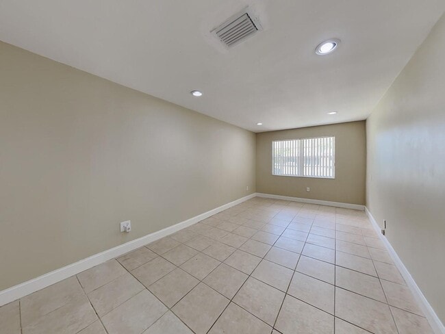 Building Photo - 8450 SW 27th Terrace