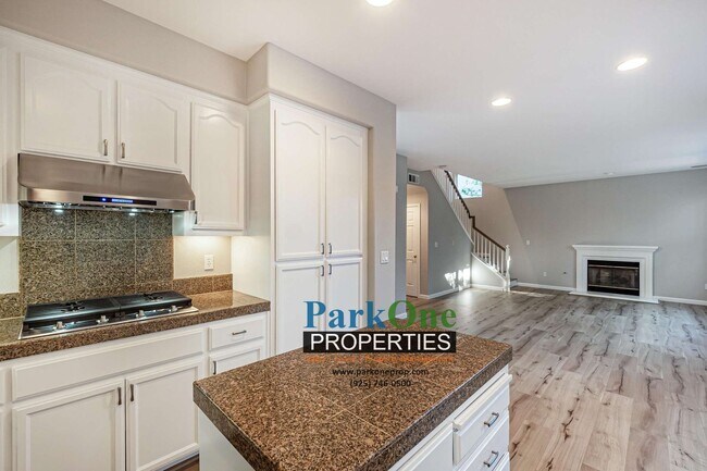 Building Photo - Nicely Updated 3/3 In San Ramon!