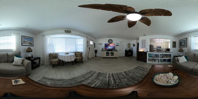 Building Photo - 137 Magnolia St