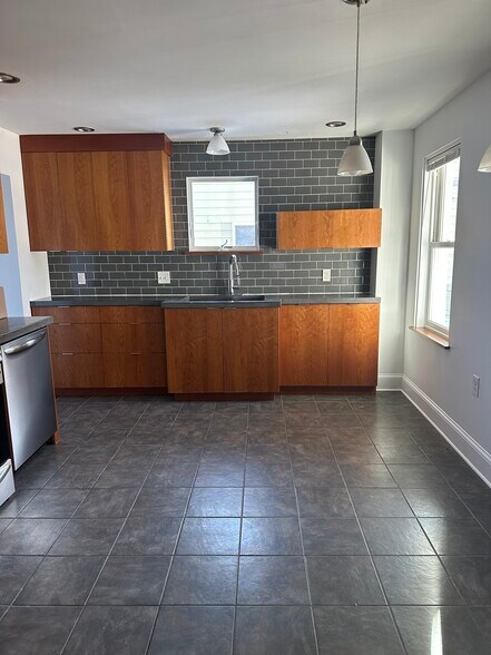 Building Photo - 85 West St