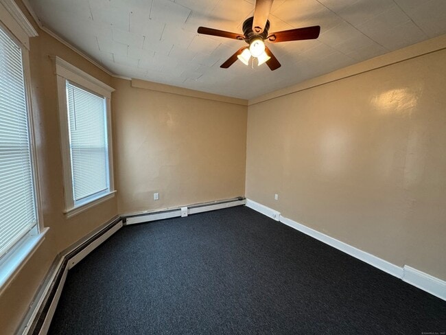 Building Photo - 224 Sheridan St