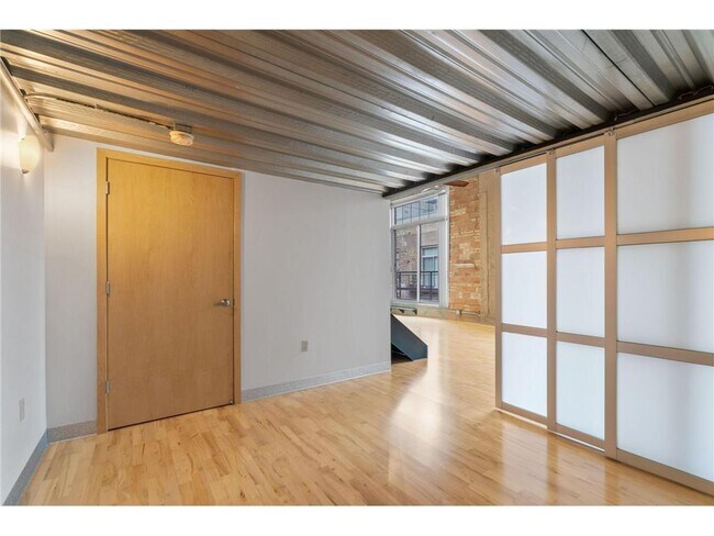 Building Photo - 521 S 7th St