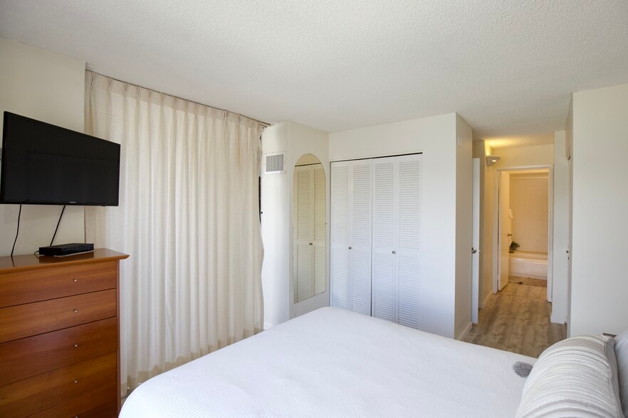 Building Photo - 1778 Ala Moana Blvd