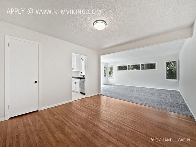 Building Photo - 4br 2ba 2cg ~ Security Deposit Free Altern...