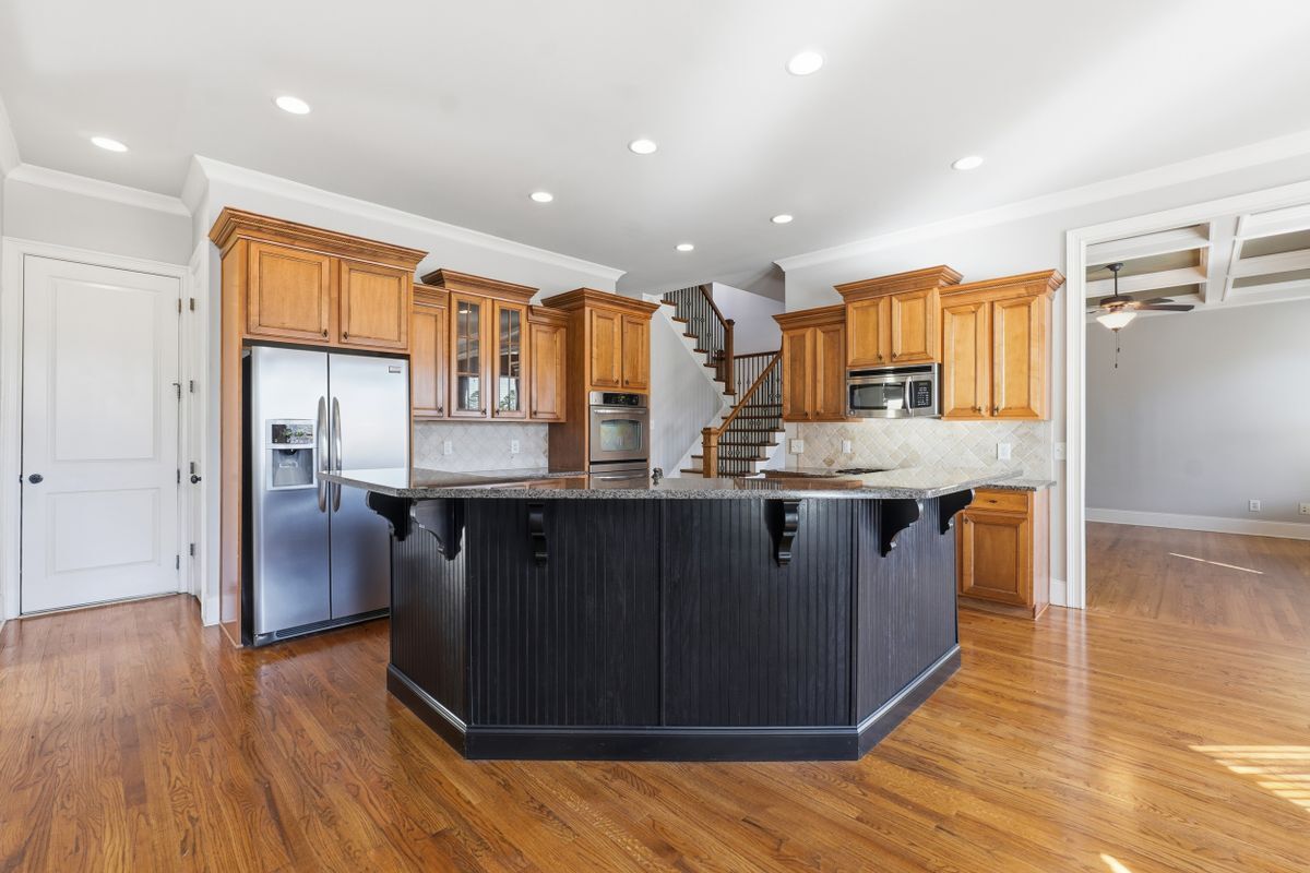 Building Photo - 6437 Blue Water Dr