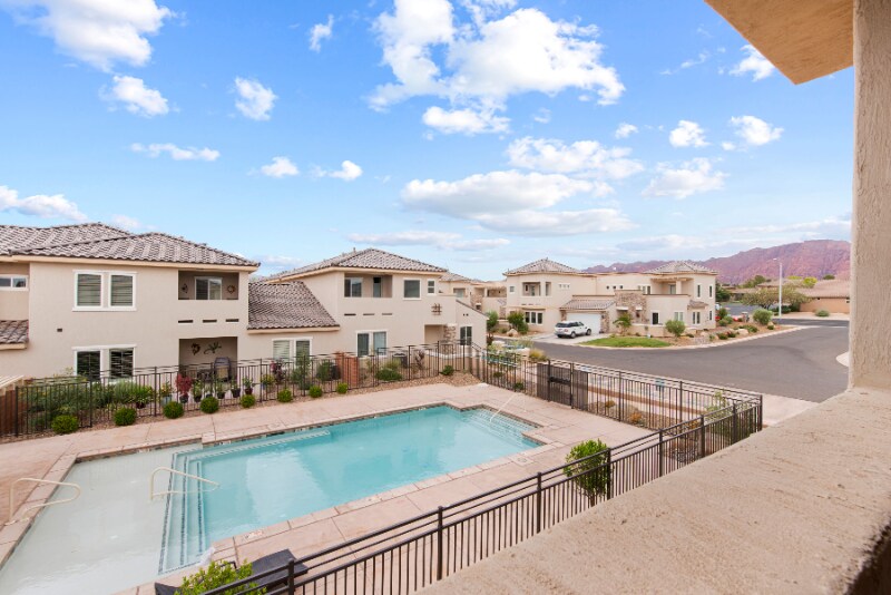 Building Photo - 140 W Center St