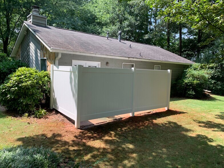 Building Photo - 1050 Mathews Ct SE