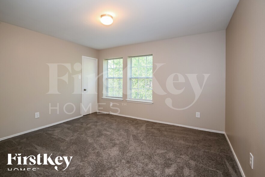 Building Photo - 2969 St Albert Dr