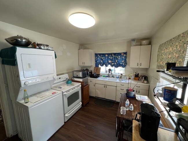 Building Photo - Adorable 2bdrm/1bth Ranch Style Home Conve...