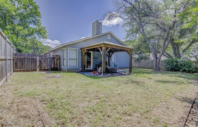 Building Photo - 2801 Norfolk Dr