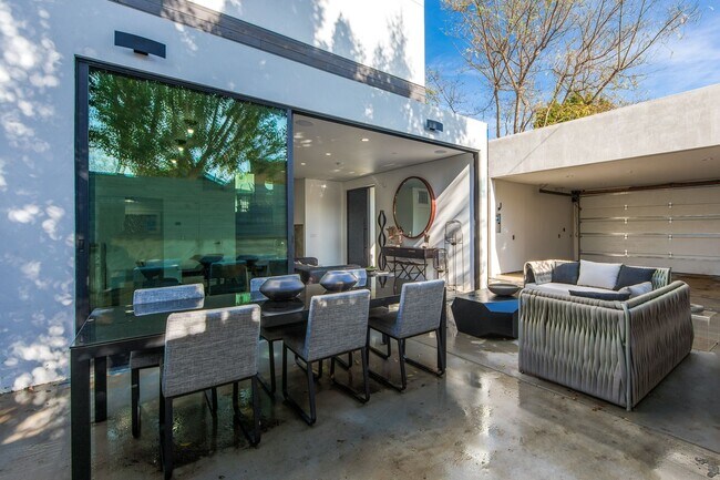 Building Photo - Architectural 1-Bed Designer Residence wit...