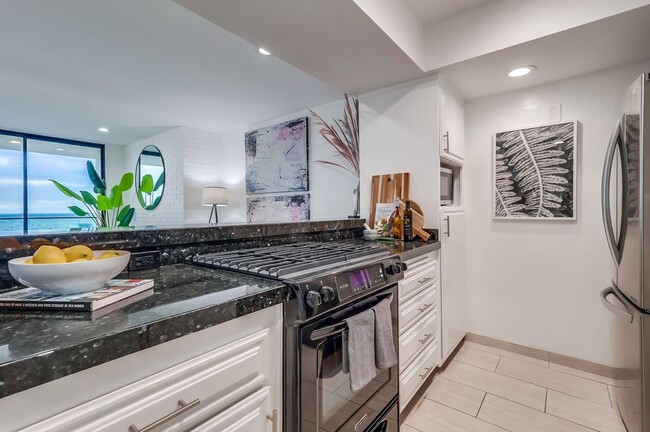 Building Photo - 1510 The Strand