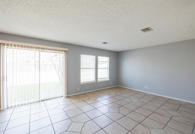 Building Photo - 1240 Dexford Dr