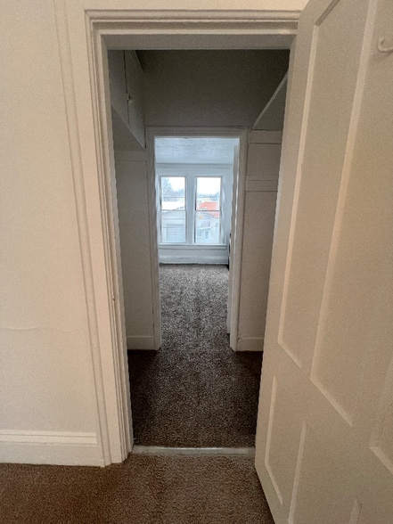 Building Photo - 194 Main St