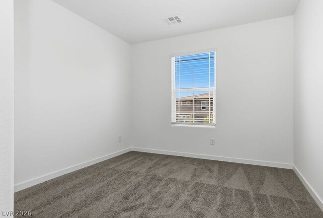 Building Photo - 482 Golden Myna Ave