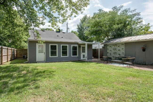 Building Photo - Cute and Cozy Home in Cleveland Park, Walk...