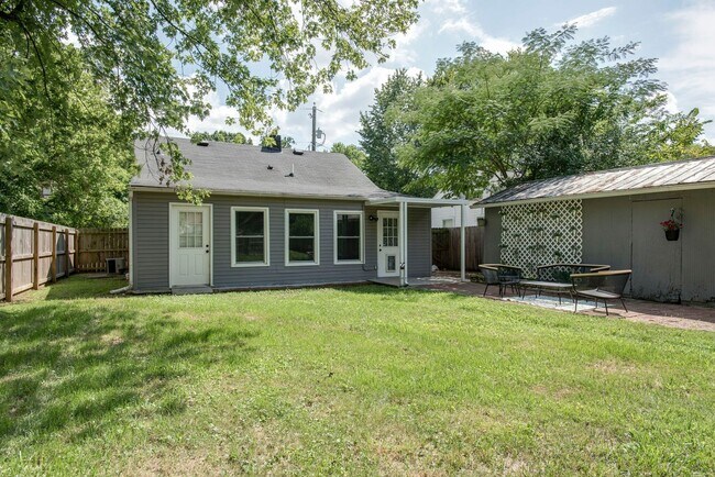 Building Photo - Cute and Cozy Home in Cleveland Park, Walk to Mas Tacos and The Pharmacy, Minutes to Five Points,...