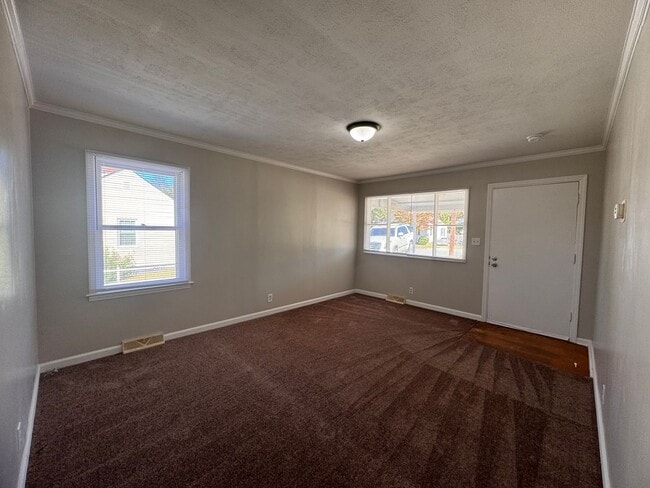 Building Photo - Freshly Updated 3Bedroom One Story Home