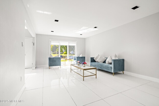 Building Photo - 24 Valley Forge Rd