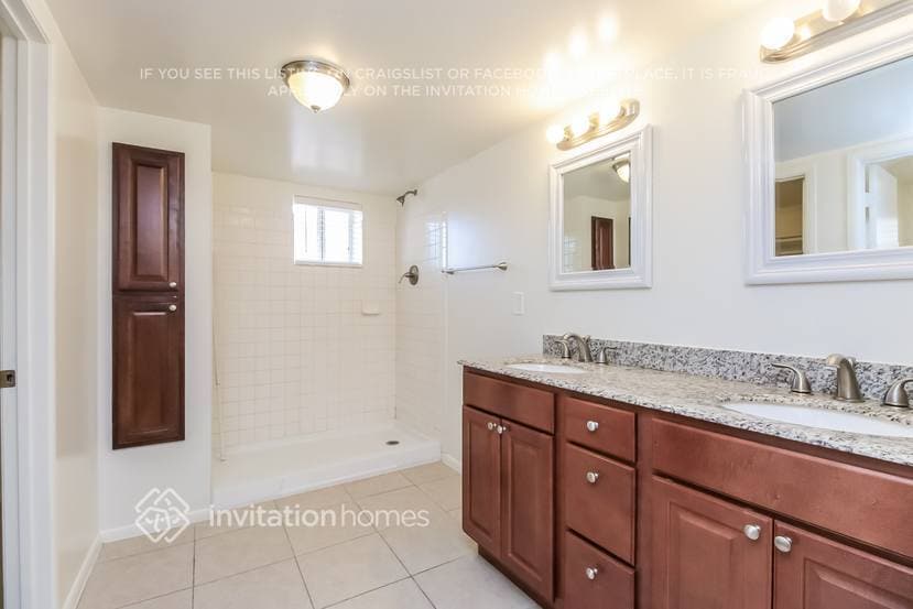 Building Photo - 2401 W Shady Glen Ave