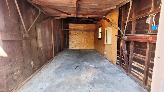 Building Photo - Coming Soon! 1 Bed 1 Bath Charming Craftsman Cottage