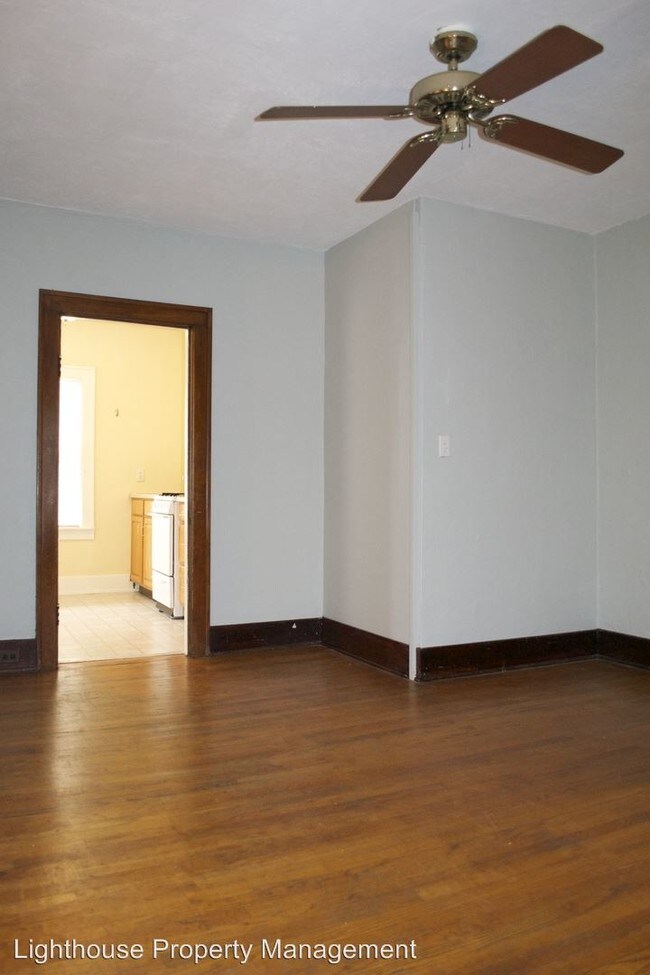 Building Photo - 224 Lyon St NE